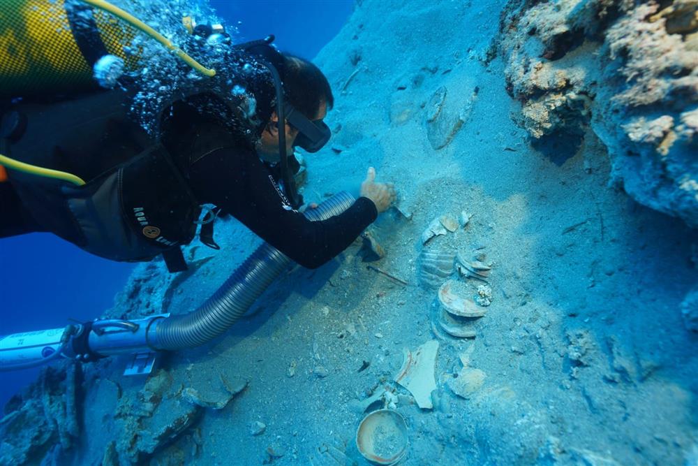 Hundreds of Ancient Ceramics Found In Preserved Shipwreck in Turkey