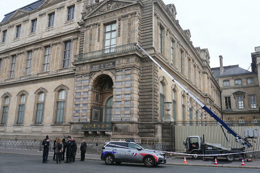 Two Suspects Arrested in Paris Over Louvre Heist