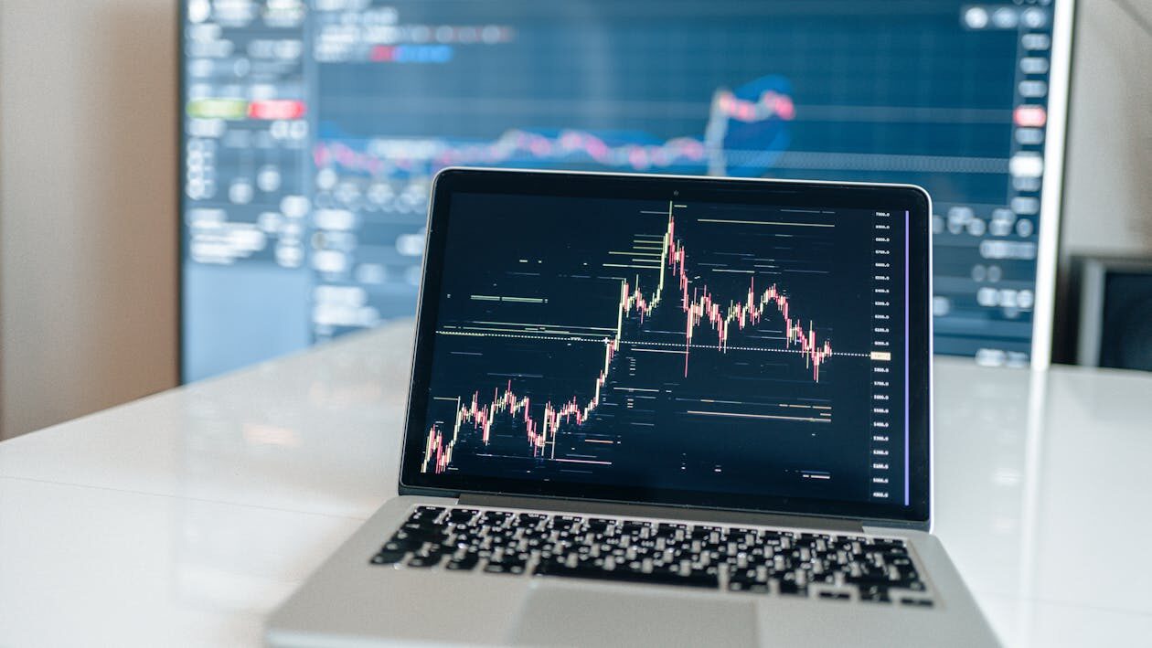 Avalanche Eyes $50 as On-Chain Strength Returns