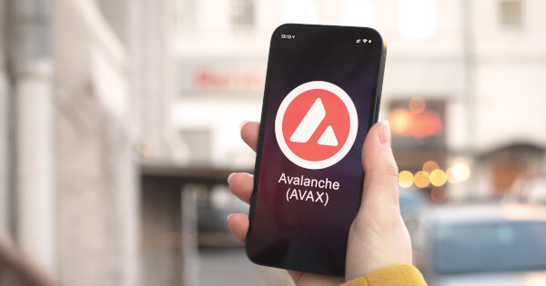 AVAX Consolidates Below Key Moving Averages as Crypto Markets Search for Direction