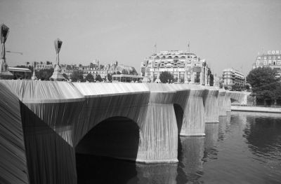 The Pont Neuf Wrapped, work by Christo and Jeanne Claude. Paris, 22 September 1985. (Photo by: Andre Crudo/Photo12/Universal Images Group via Getty Images)