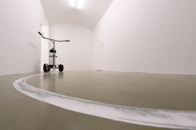 A machine with a white line running across a floor. ©Daniele venturelli