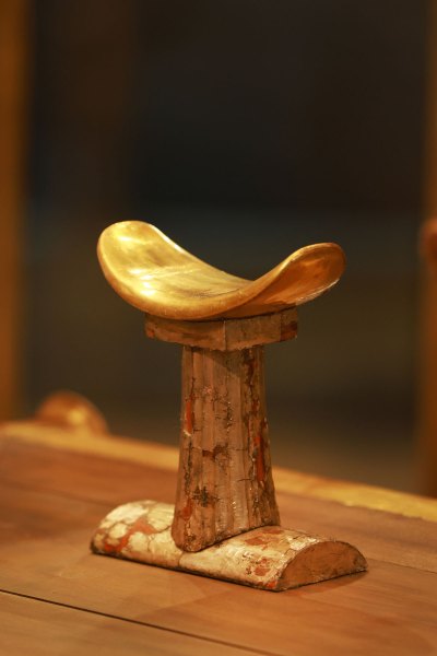 A gold headrest.